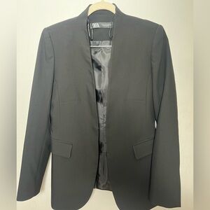 Zara lapelless blazer in black. 1 button close
